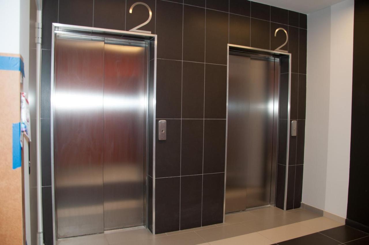 Apartament Cybernetyki Mokotow Varşovia Exterior foto